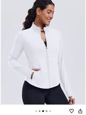 New with Tags Women’s Full-Zip Slim Fit Athletic / Running Jacket - White size L